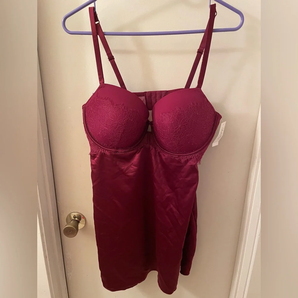 Beautiful maroon Nightgown - Picture 1 of 4